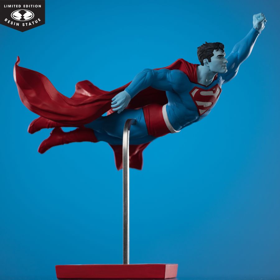 Superman - Superman by Lee Bermejo 1:10 Scale Resin Statue