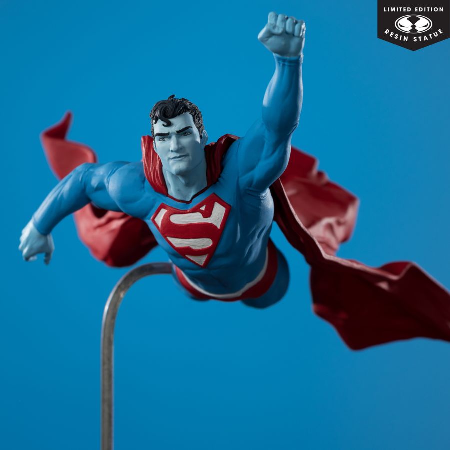 Superman - Superman by Lee Bermejo 1:10 Scale Resin Statue