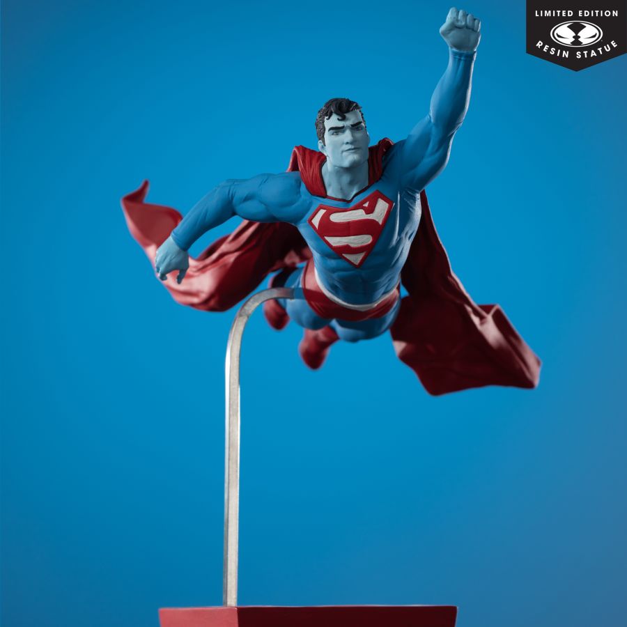 Superman - Superman by Lee Bermejo 1:10 Scale Resin Statue