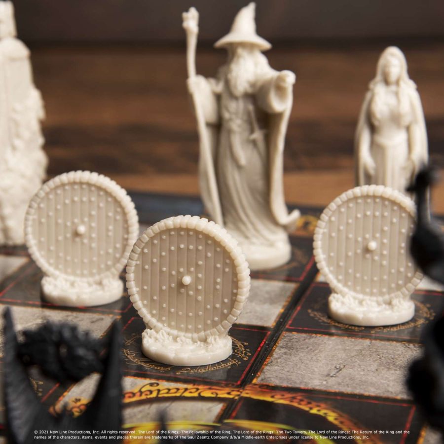 The Lord of the Rings - Battle For Middle-earth Chess Set