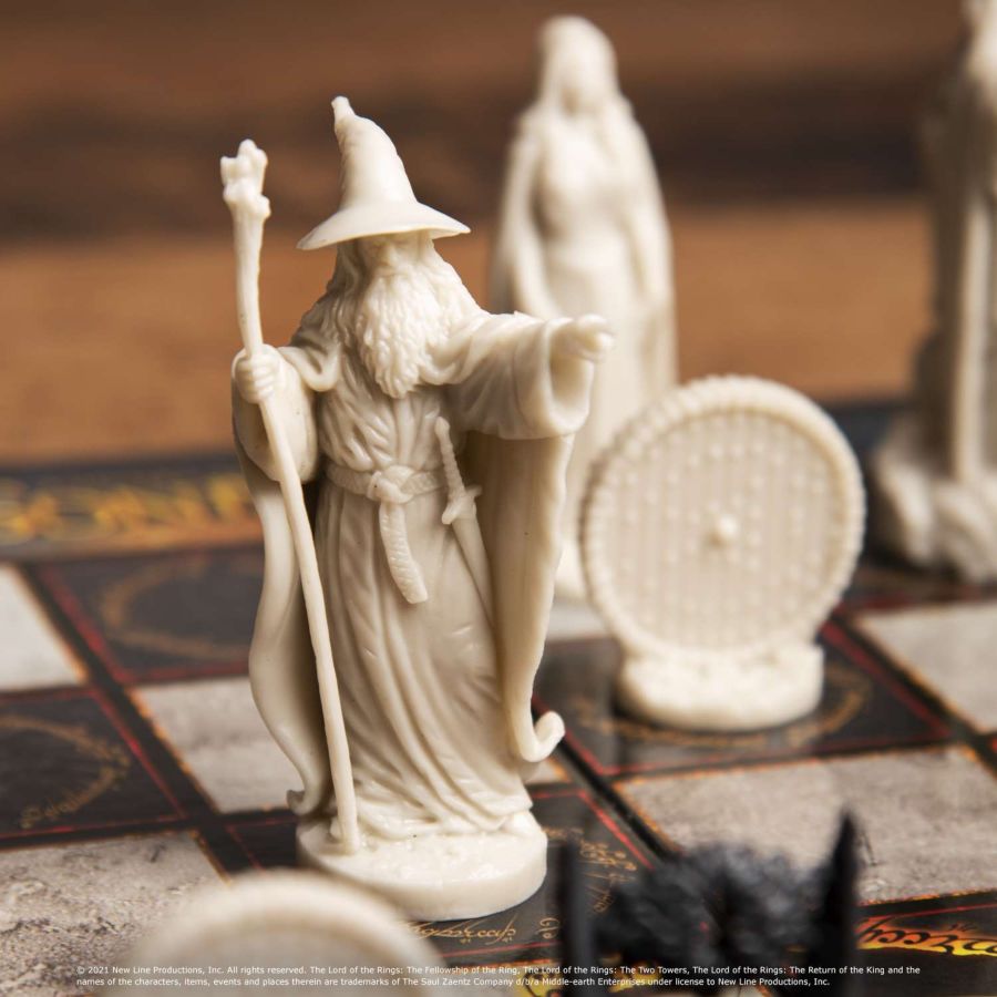 The Lord of the Rings - Battle For Middle-earth Chess Set