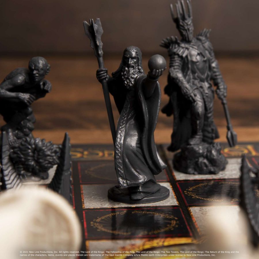 The Lord of the Rings - Battle For Middle-earth Chess Set