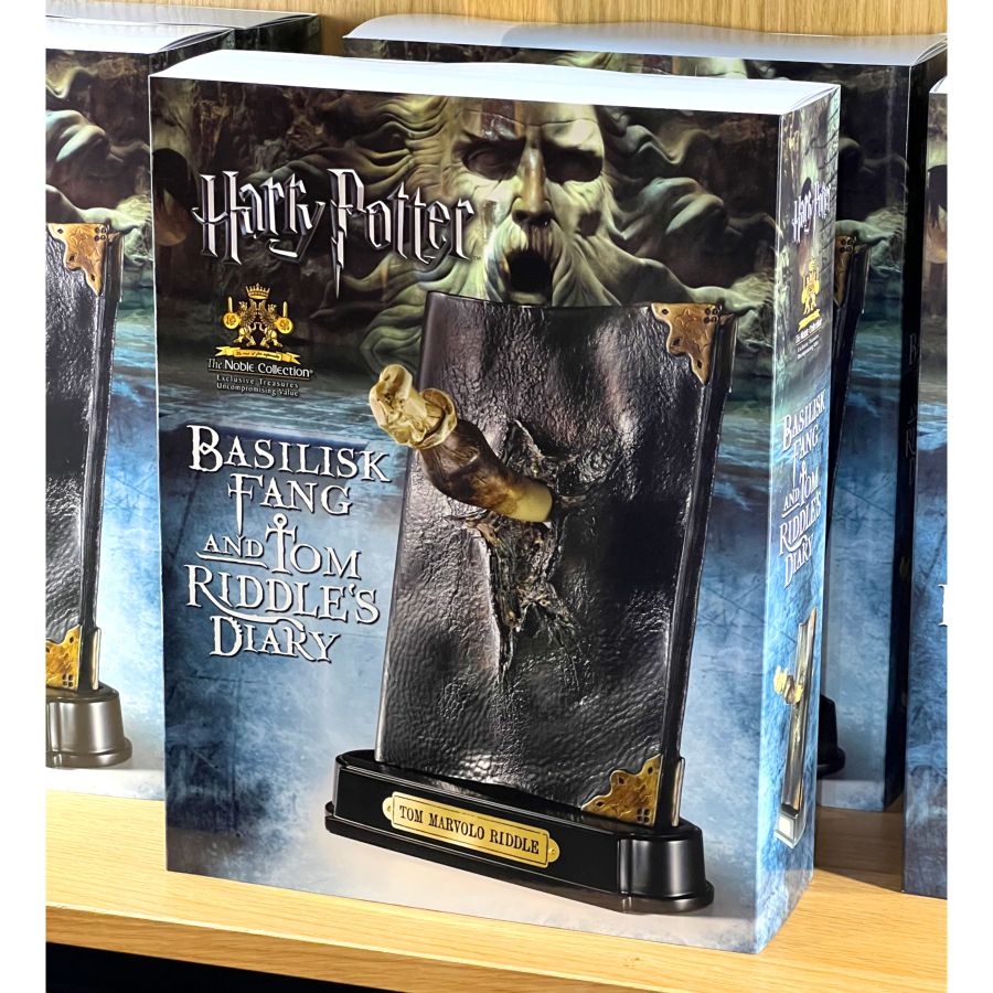 Harry Potter - Tom Riddle Diary & Basilisk Fang Replica
