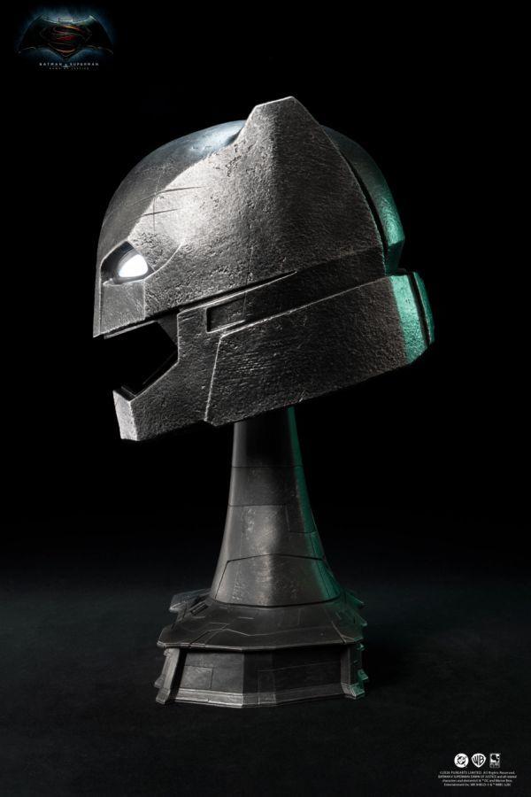 Batman v Superman: Dawn of Justice - Armored Batman Helmet Replica
