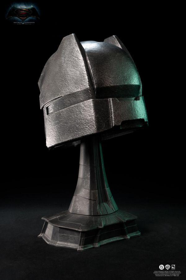 Batman v Superman: Dawn of Justice - Armored Batman Helmet Replica