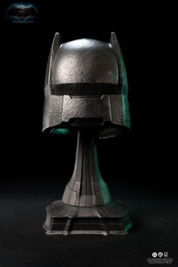 Batman v Superman: Dawn of Justice - Armored Batman Helmet Replica