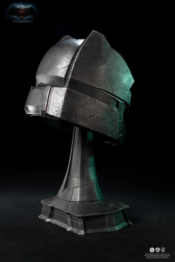 Batman v Superman: Dawn of Justice - Armored Batman Helmet Replica