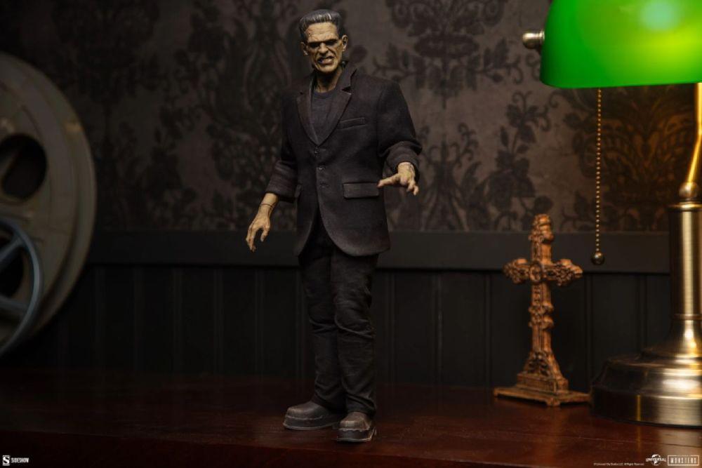 Universal Monsters - Frankenstein 1:6 Scale Figure (DELUXE PLUS EDITION)