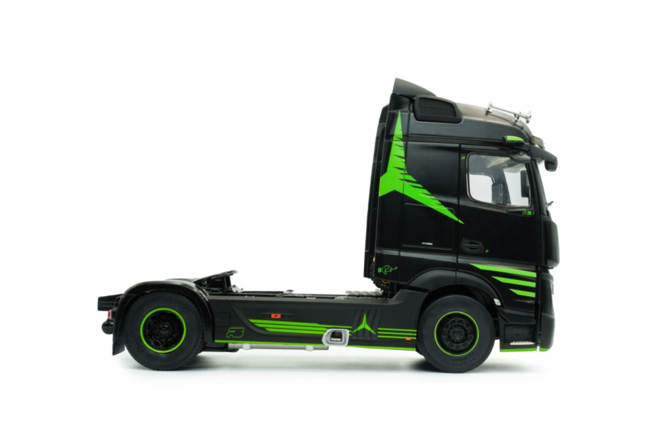 Solido Cars - 2021 Mercedes-Benz Actros R5 1:24 Scale Diecast Vehicle