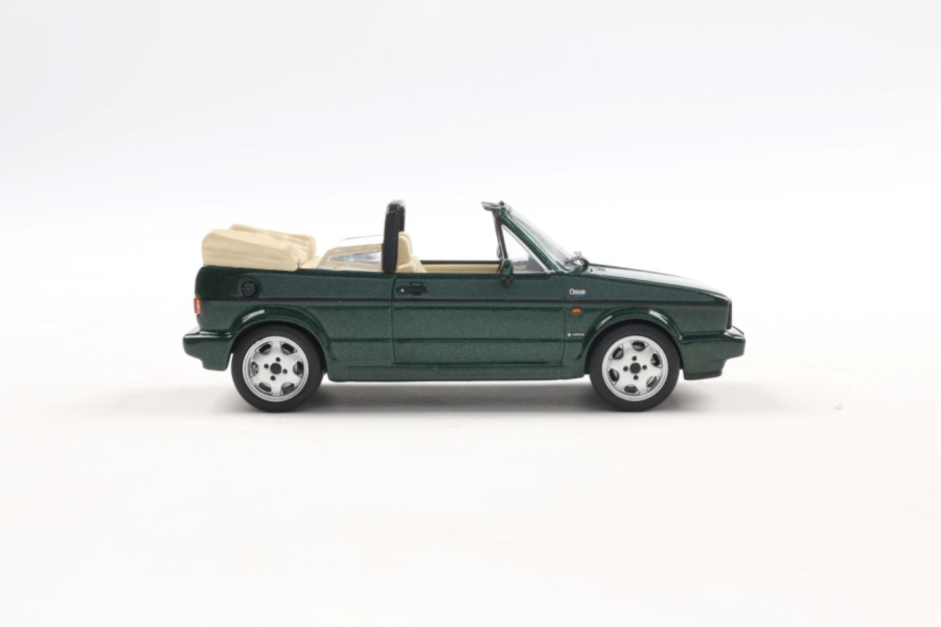 Solido Cars - 1992 Volkswagen Golf Cabrio Classic Line 1:43 Scale Diecast Vehicle