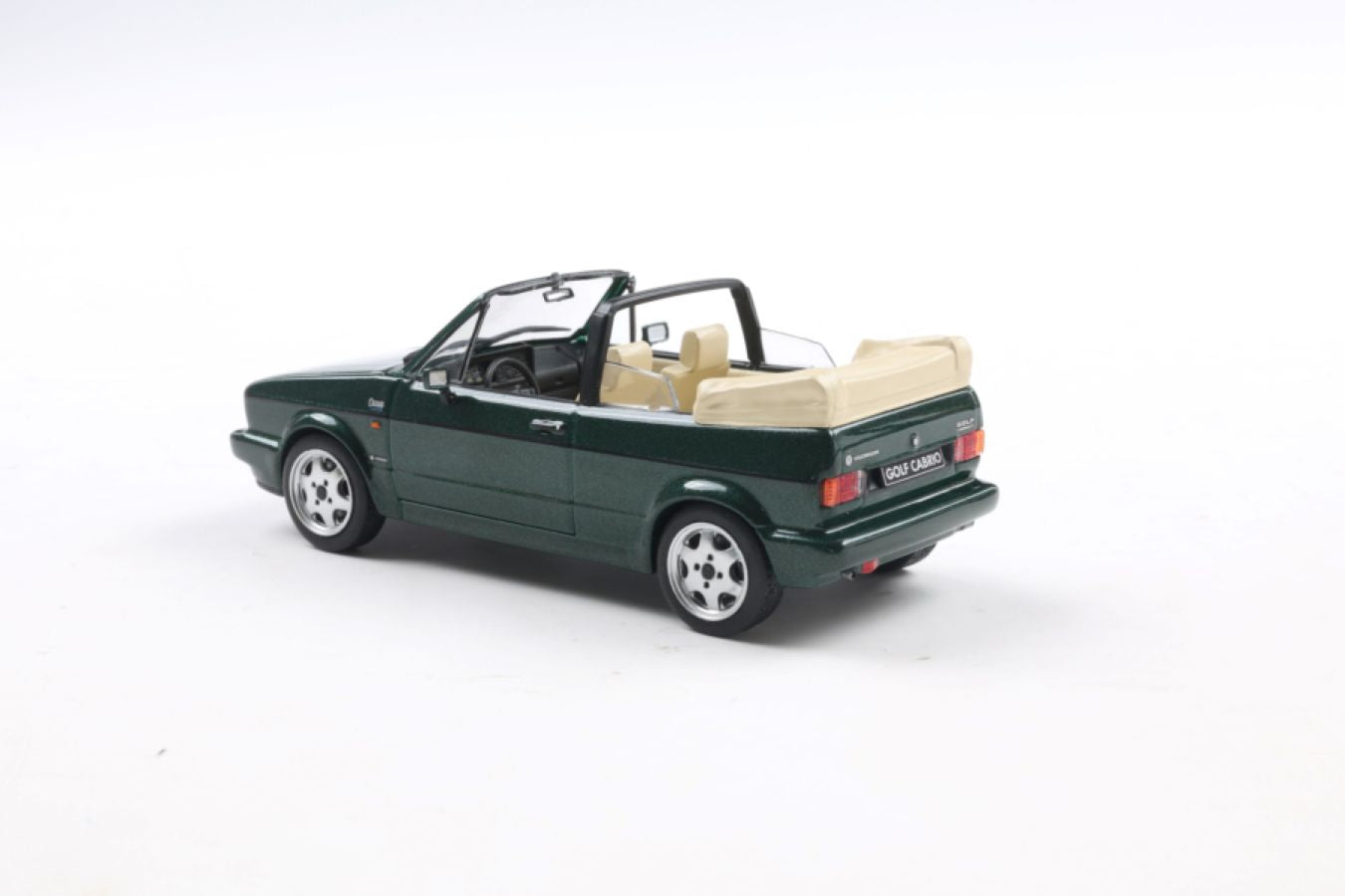 Solido Cars - 1992 Volkswagen Golf Cabrio Classic Line 1:43 Scale Diecast Vehicle