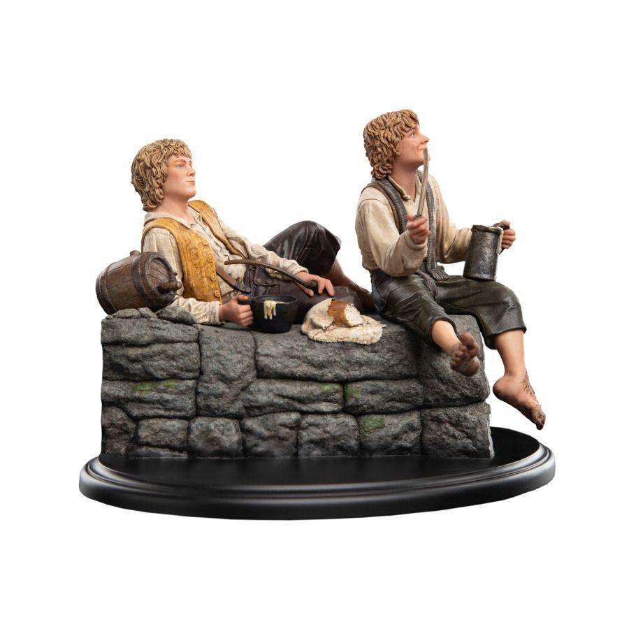 The Lord of the Rings - Merry and Pippin Miniature Statue