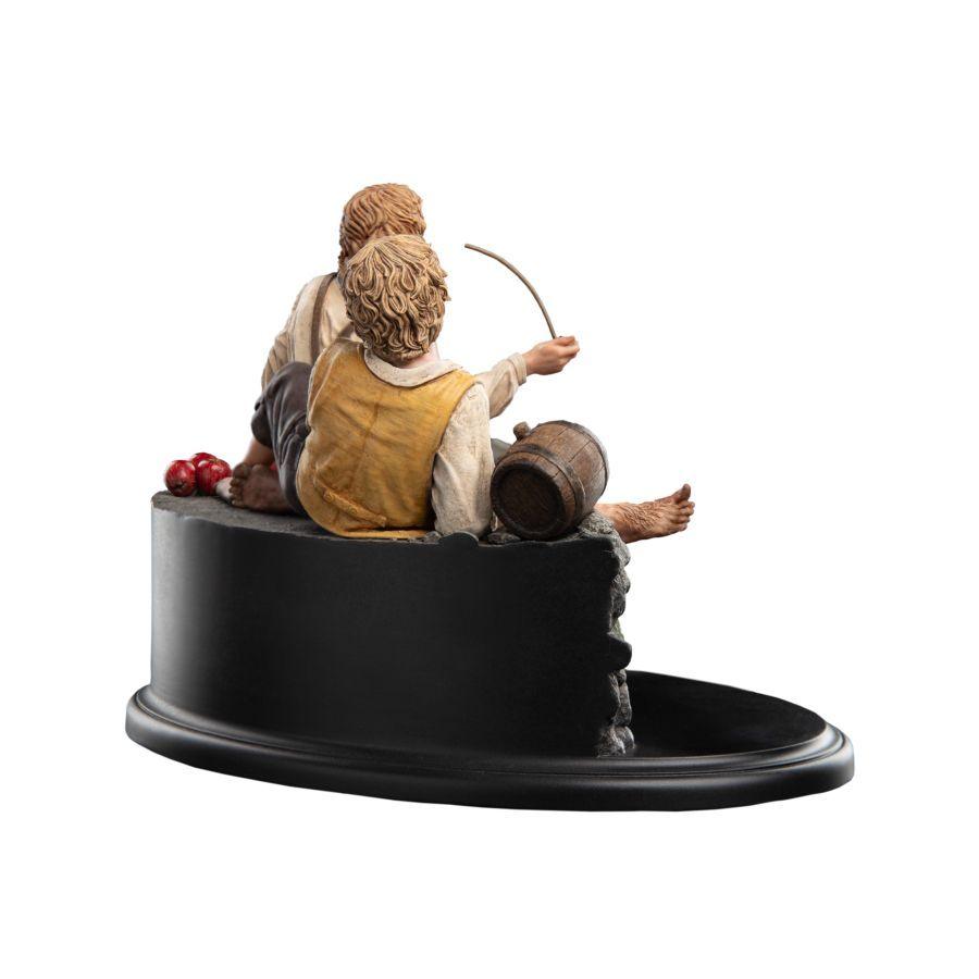 The Lord of the Rings - Merry and Pippin Miniature Statue
