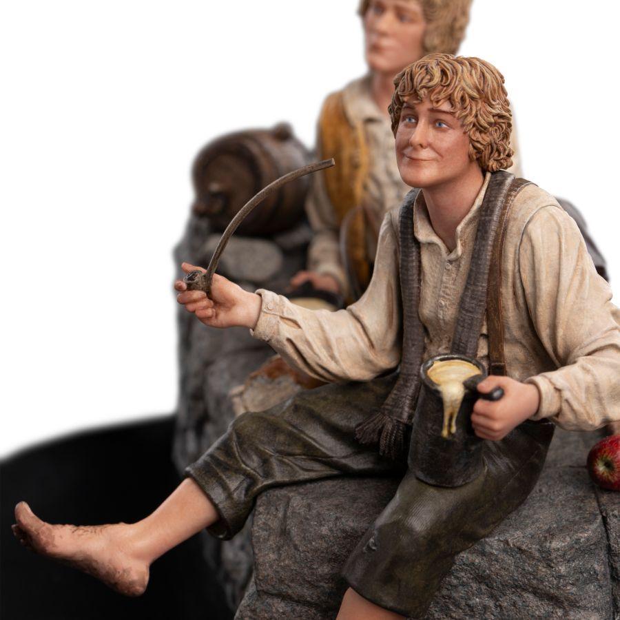 The Lord of the Rings - Merry and Pippin Miniature Statue