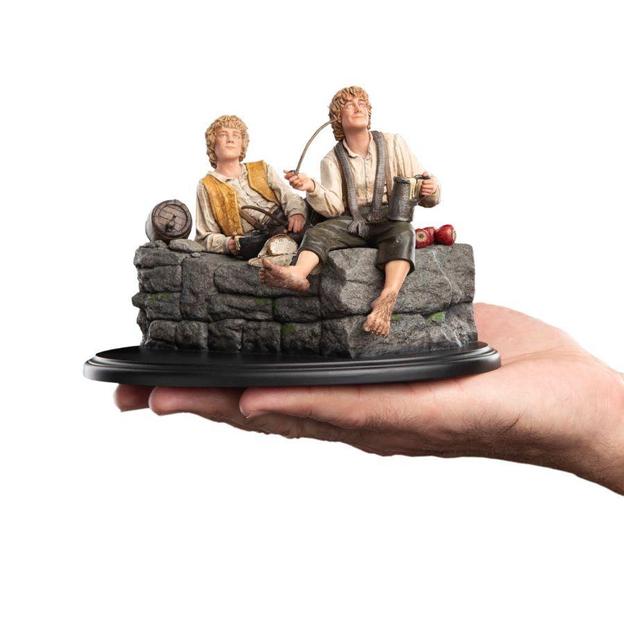The Lord of the Rings - Merry and Pippin Miniature Statue