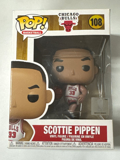 NBA: Legends - Scottie Pippen (Bulls Home) Pop! Vinyl #108