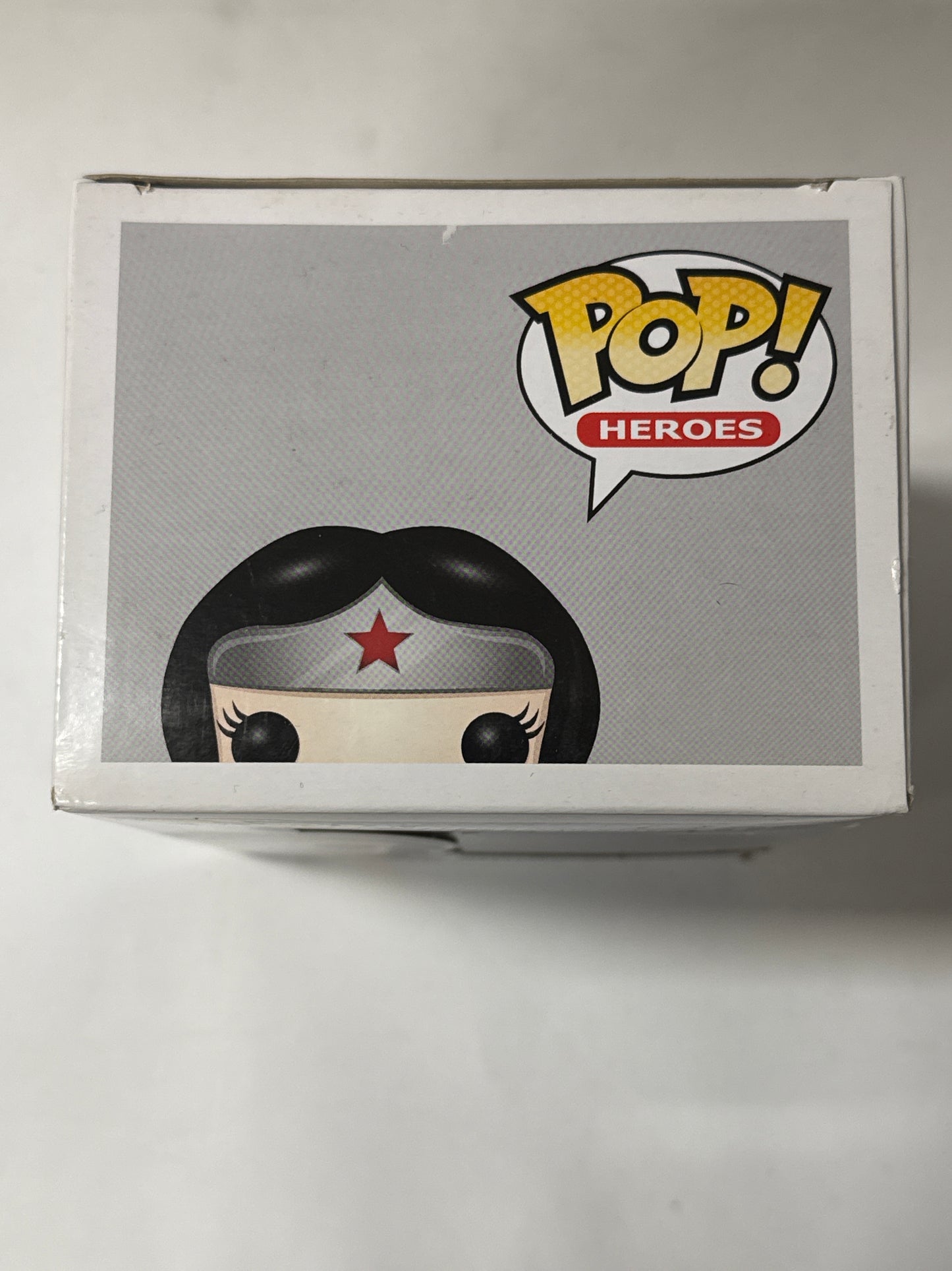 DC Universe - Wonder Woman (52 Suit) Pop! Vinyl #08