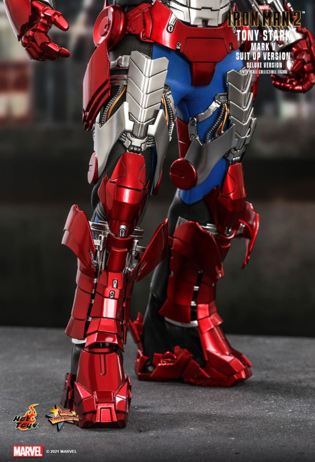 Iron Man 2 - Tony Stark Mark V Suit Up Deluxe 1:6 Scale 12" Action Figure