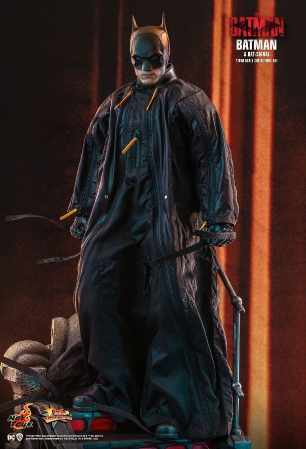 The Batman - Batman and Bat-Signal 1:6 Scale Action Figure Set