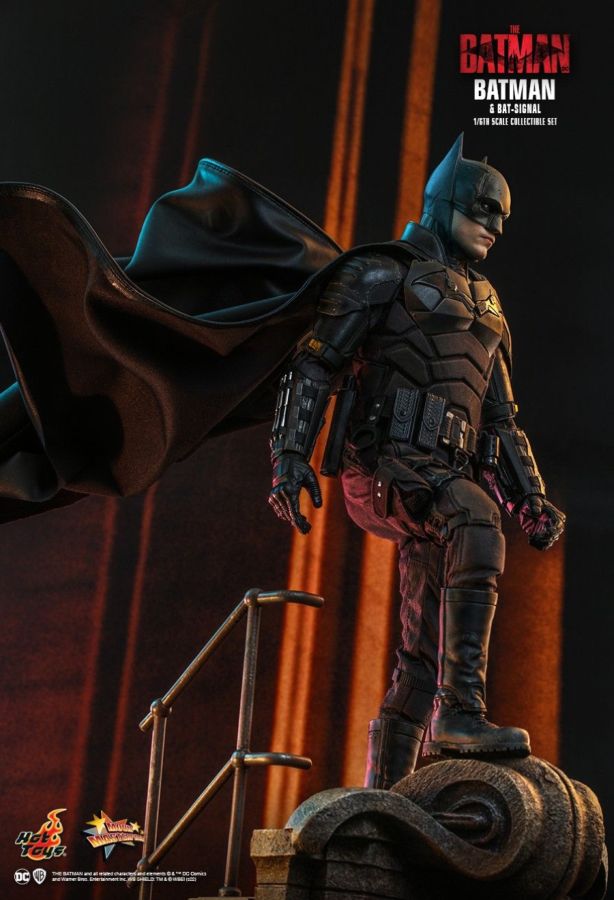 The Batman - Batman and Bat-Signal 1:6 Scale Action Figure Set