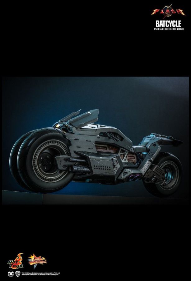 The Flash - Batcycle 1/6 Scale Collectible Figure