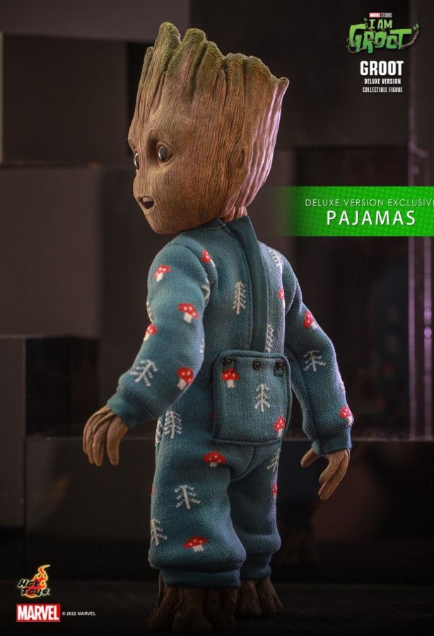 Guardians of the Galaxy - I Am Groot: Groot Collectible Figure (Deluxe Version)