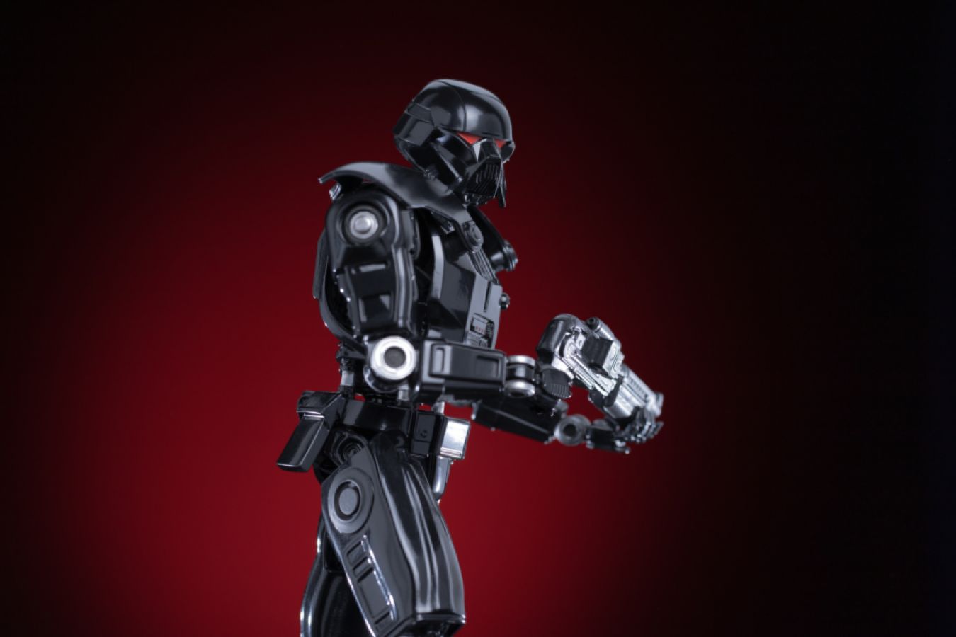 Star Wars: The Mandalorian - Dark Trooper 1:10 Scale Statue