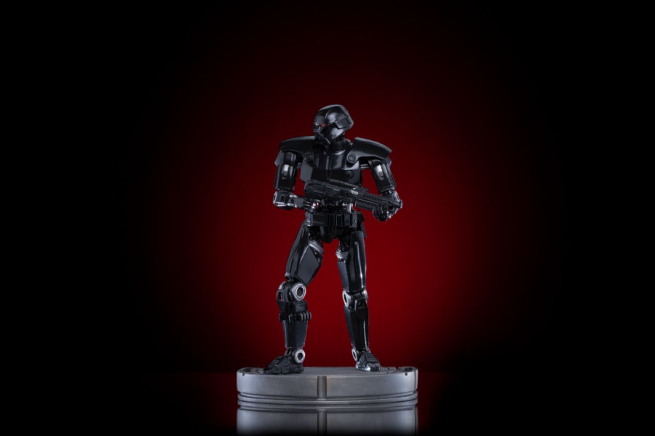 Star Wars: The Mandalorian - Dark Trooper 1:10 Scale Statue