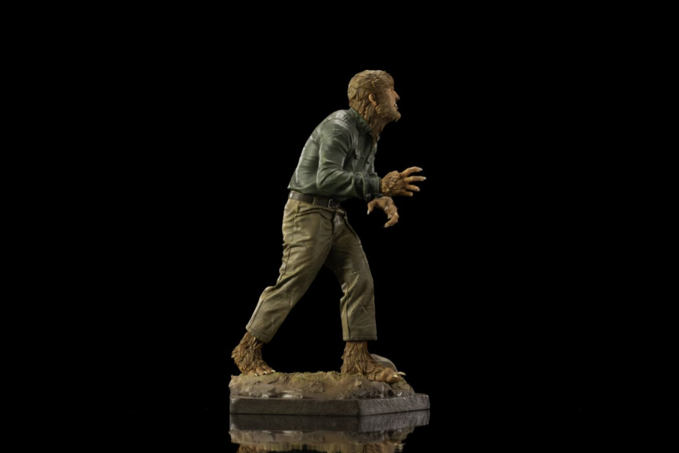 Universal Monsters - Wolf Man 1:10 Scale Statue