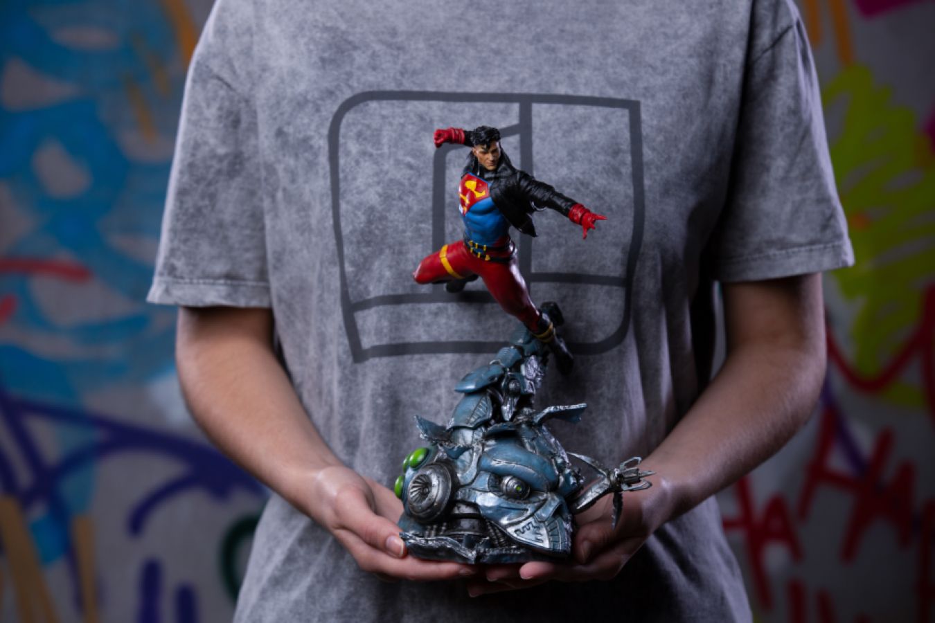 Superman - Superboy 1:10 Scale Statue