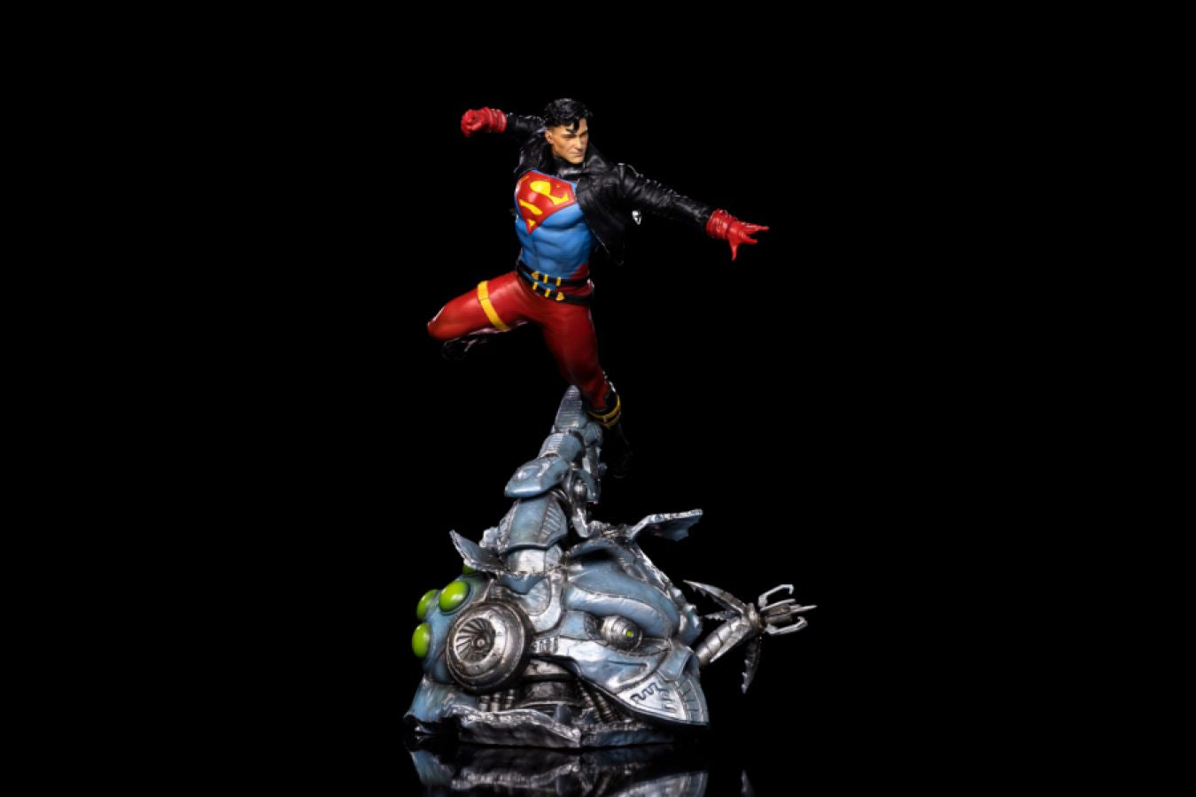 Superman - Superboy 1:10 Scale Statue