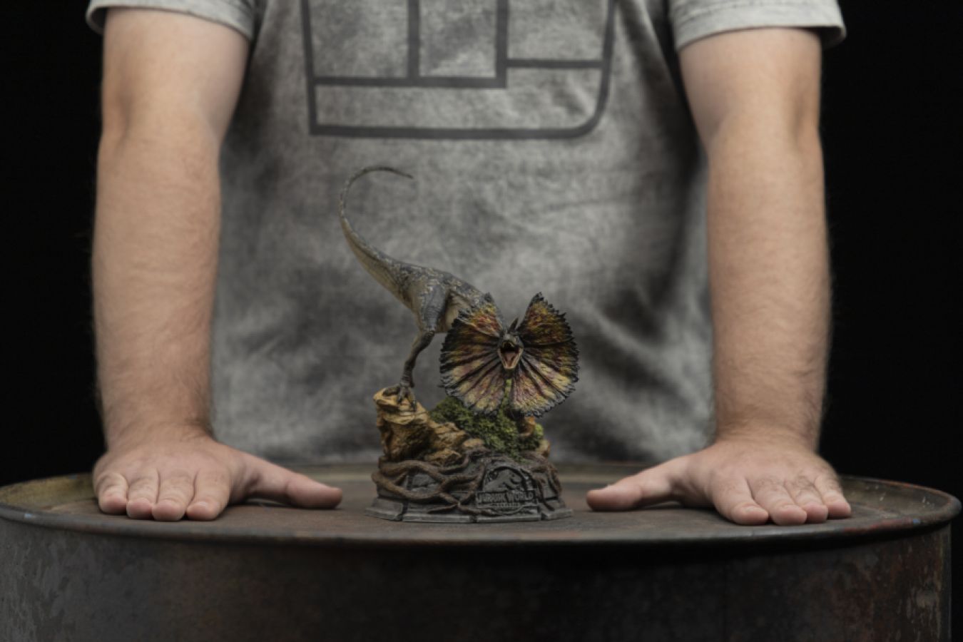 Jurassic World 3: Dominion - Dilophosaurus 1:10 Scale Statue