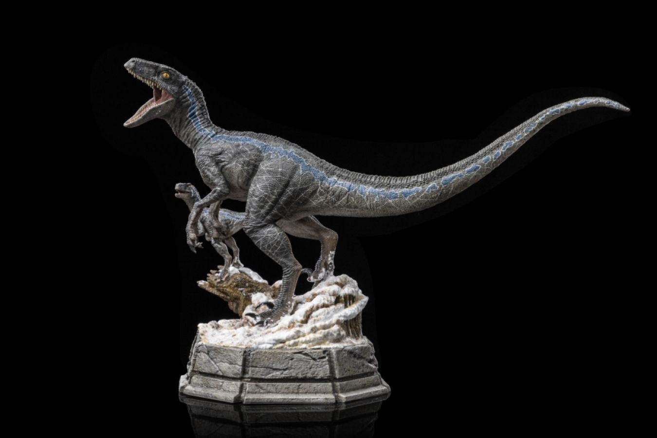 Jurassic World 3: Dominion - Blue & Beta 1:10 Scale Statue