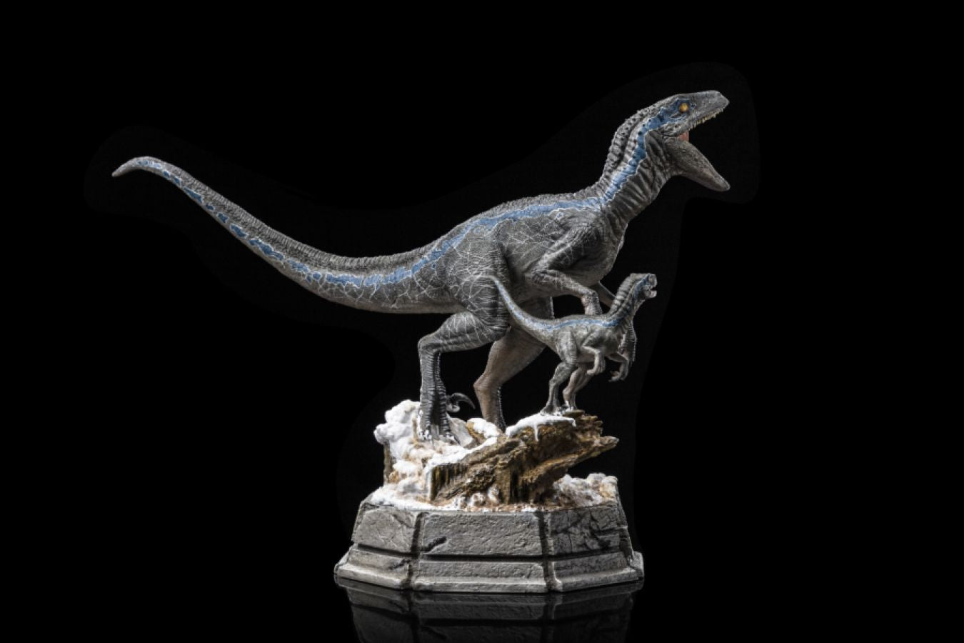 Jurassic World 3: Dominion - Blue & Beta 1:10 Scale Statue