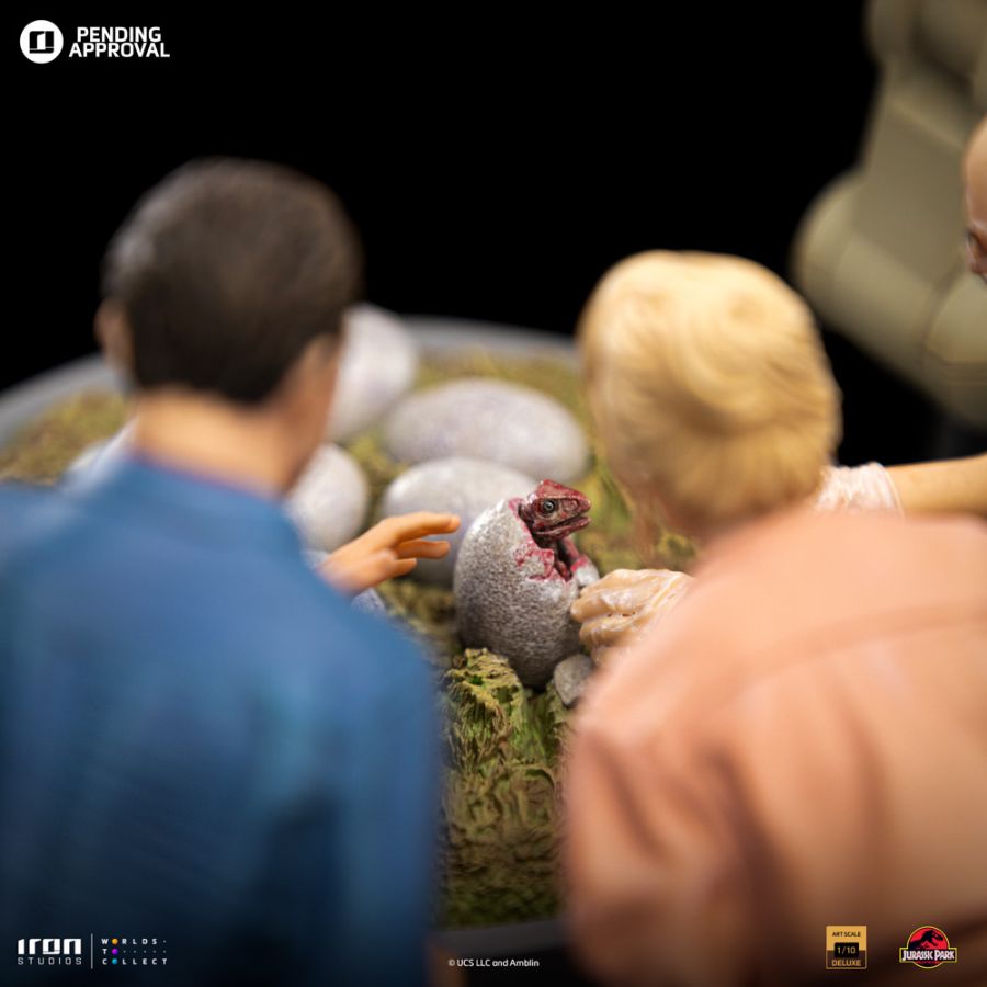 Jurassic Park - Dino Hatchling Deluxe 1:10 Statue