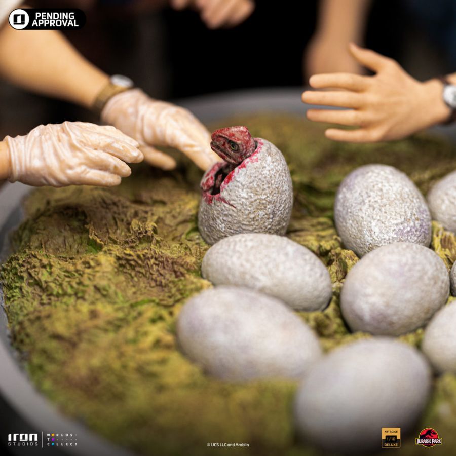 Jurassic Park - Dino Hatchling Deluxe 1:10 Statue
