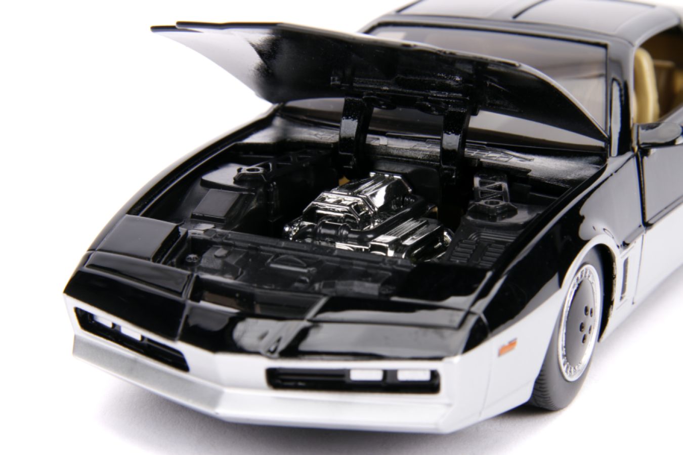 Knight Rider - K.A.R.R. 1982 Pontiac Firebird 1:24 Scale Hollywood Ride - Ozzie Collectables