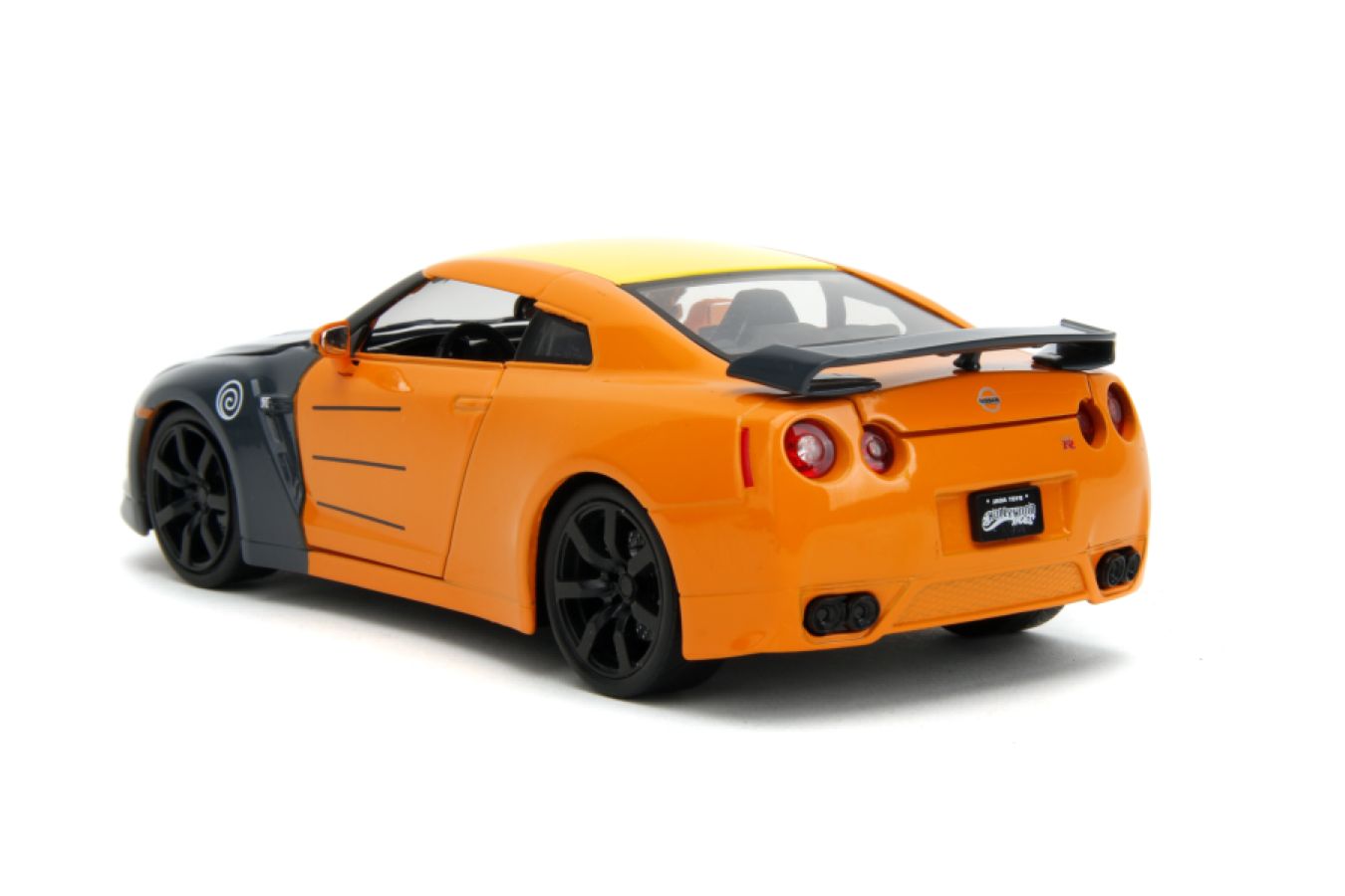 Naruto - Nissan GT-R R35 (2009) 1:24 Scale with Naruto Figure Hollywood Rides Diecast Vehicle