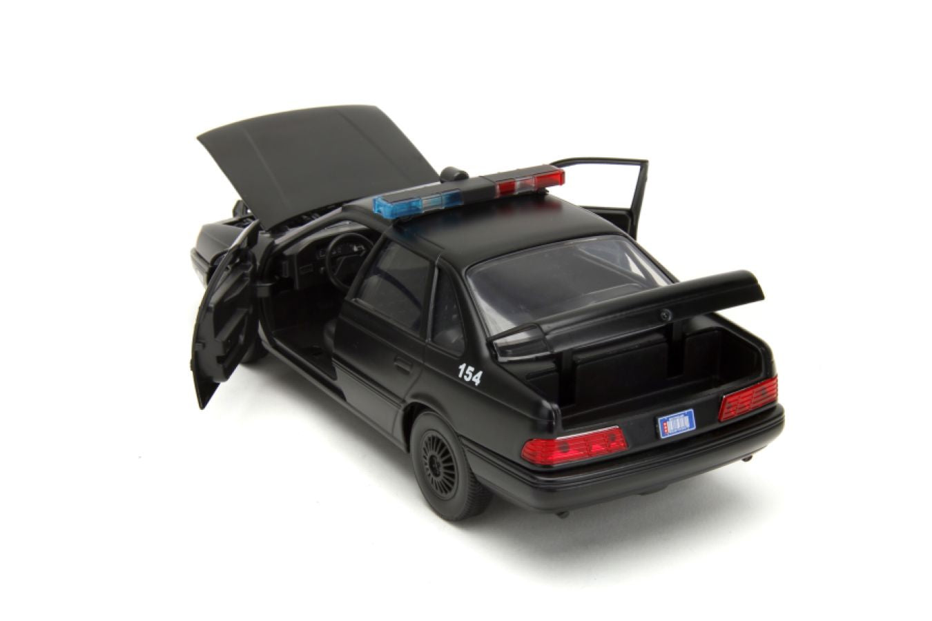 Robocop - 1986 Ford Taurus with Robocop 1:24 Scale Set