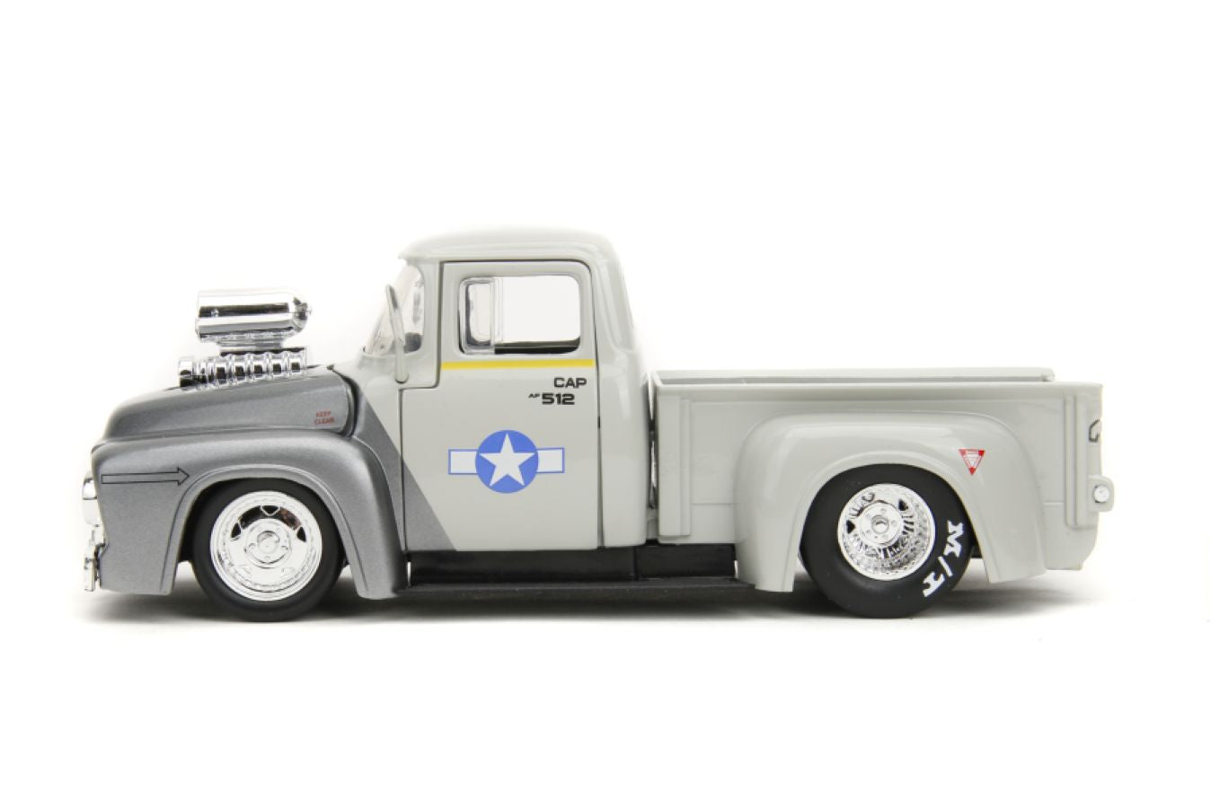 Street Fighter - Ford F-100 (1956) 1:24 with Guile Figure Hollywood Rides Diecast Vehicle