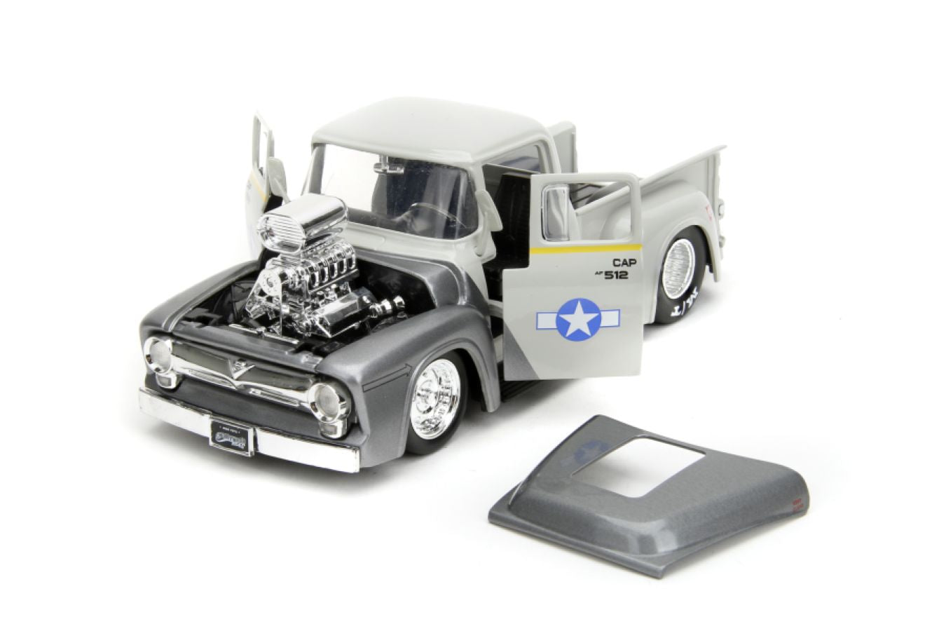 Street Fighter - Ford F-100 (1956) 1:24 with Guile Figure Hollywood Rides Diecast Vehicle