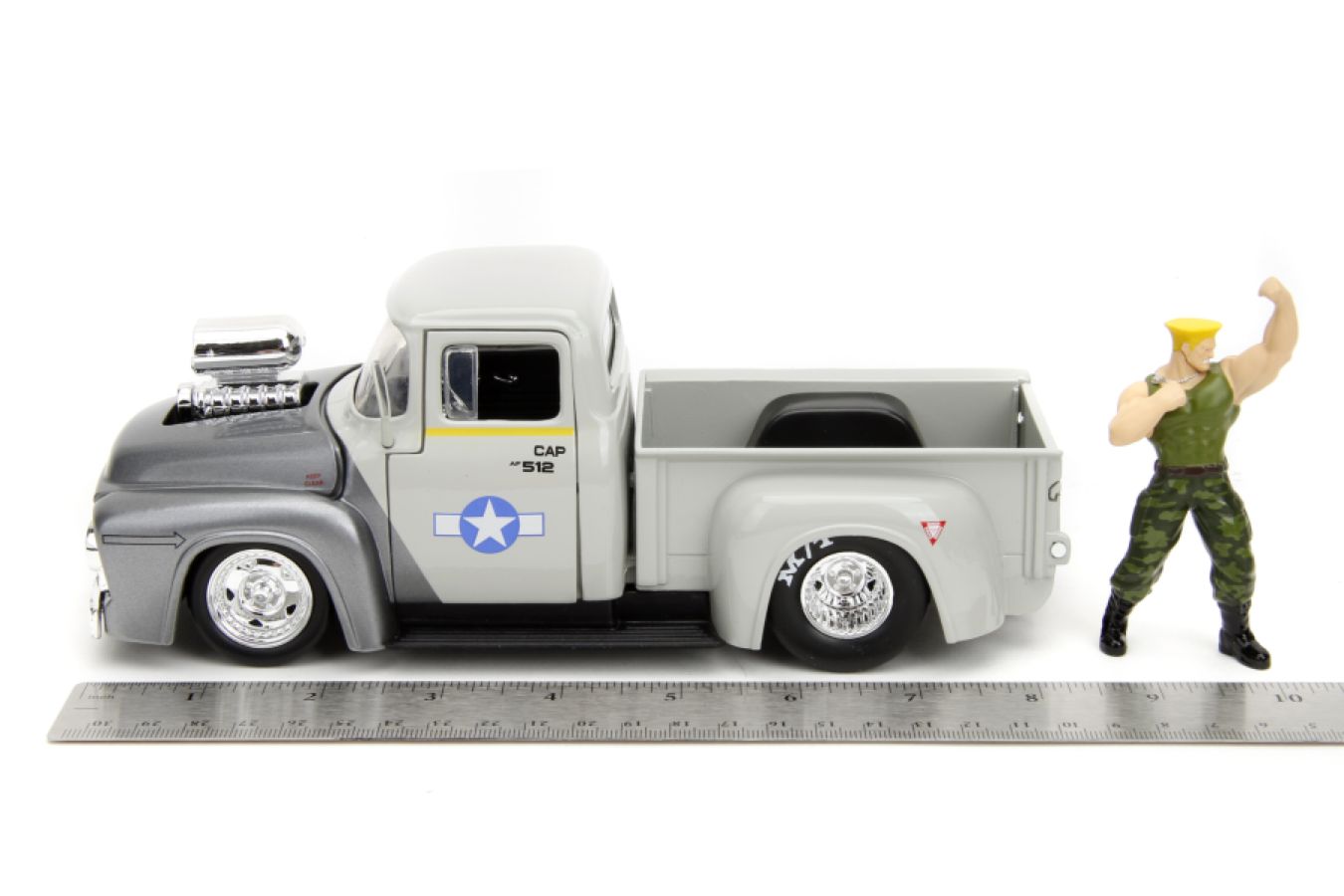Street Fighter - Ford F-100 (1956) 1:24 with Guile Figure Hollywood Rides Diecast Vehicle