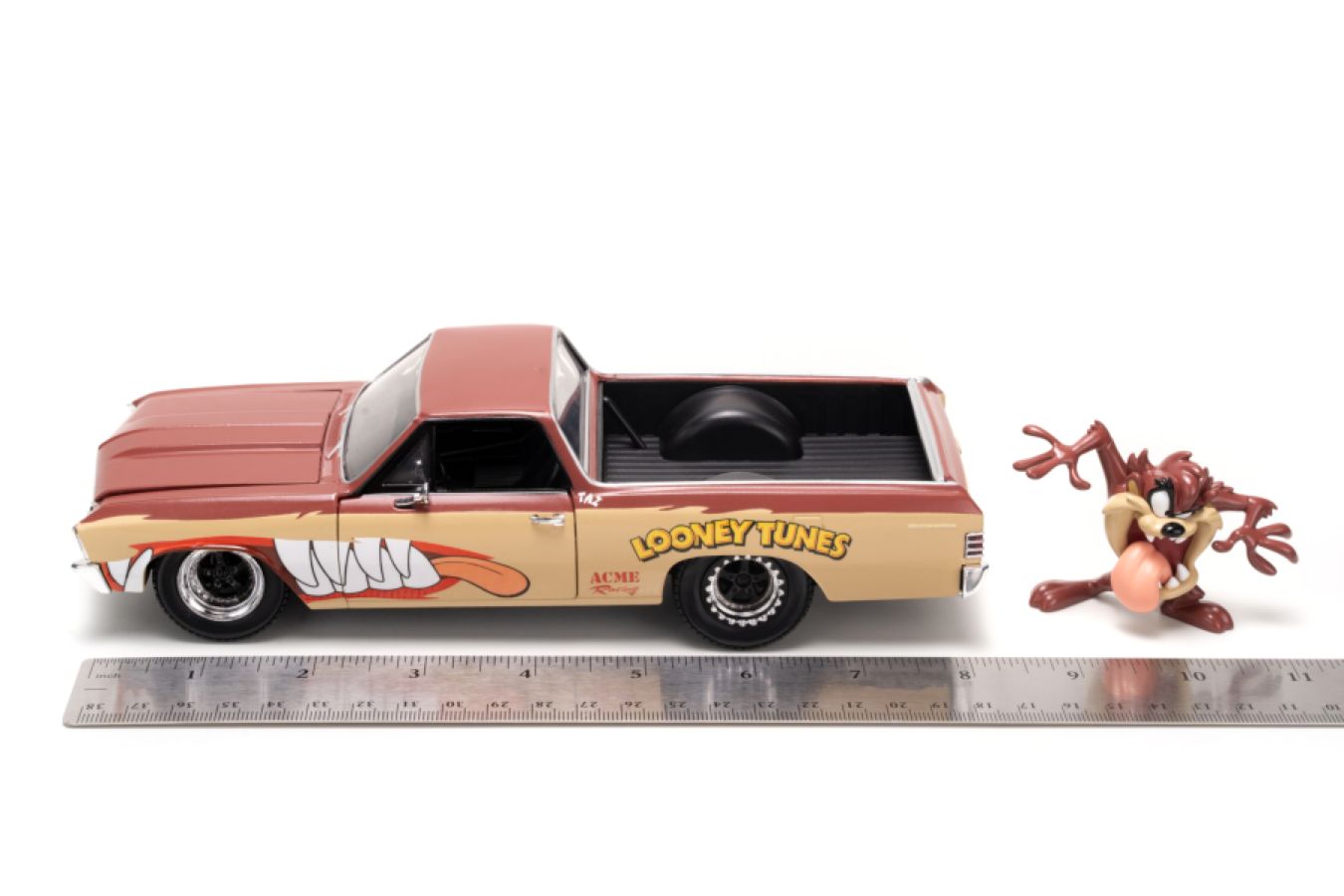 Looney Tunes - Chevy El Camino with Tassie Devil 1:24 Scale Diecast Vehicle