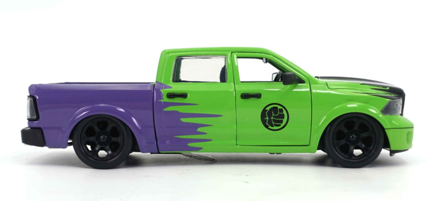 Marvel Comics - 2014 Dodge Ram 1500 1:32 Scale Hollywood Rides with Hulk Set