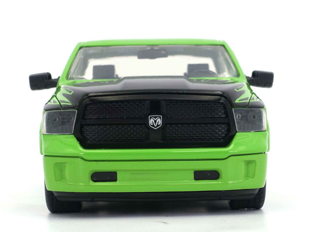 Marvel Comics - 2014 Dodge Ram 1500 1:32 Scale Hollywood Rides with Hulk Set