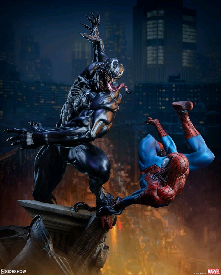 Spider-Man - Spider-Man vs Venom Maquette - Ozzie Collectables
