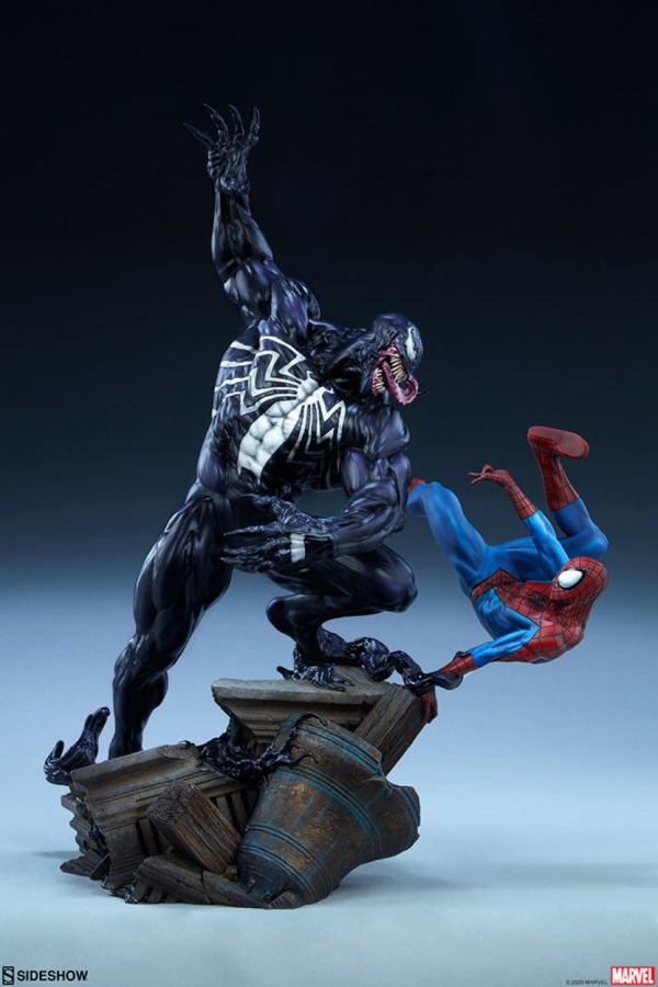 Spider-Man - Spider-Man vs Venom Maquette - Ozzie Collectables