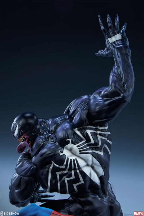 Spider-Man - Spider-Man vs Venom Maquette - Ozzie Collectables