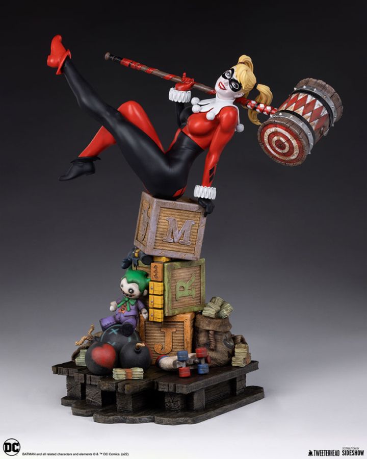 DC Comics - Harley Quinn 1:4 Scale Maquette