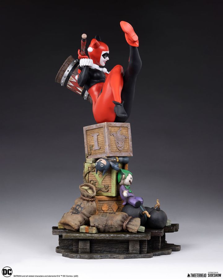 DC Comics - Harley Quinn 1:4 Scale Maquette